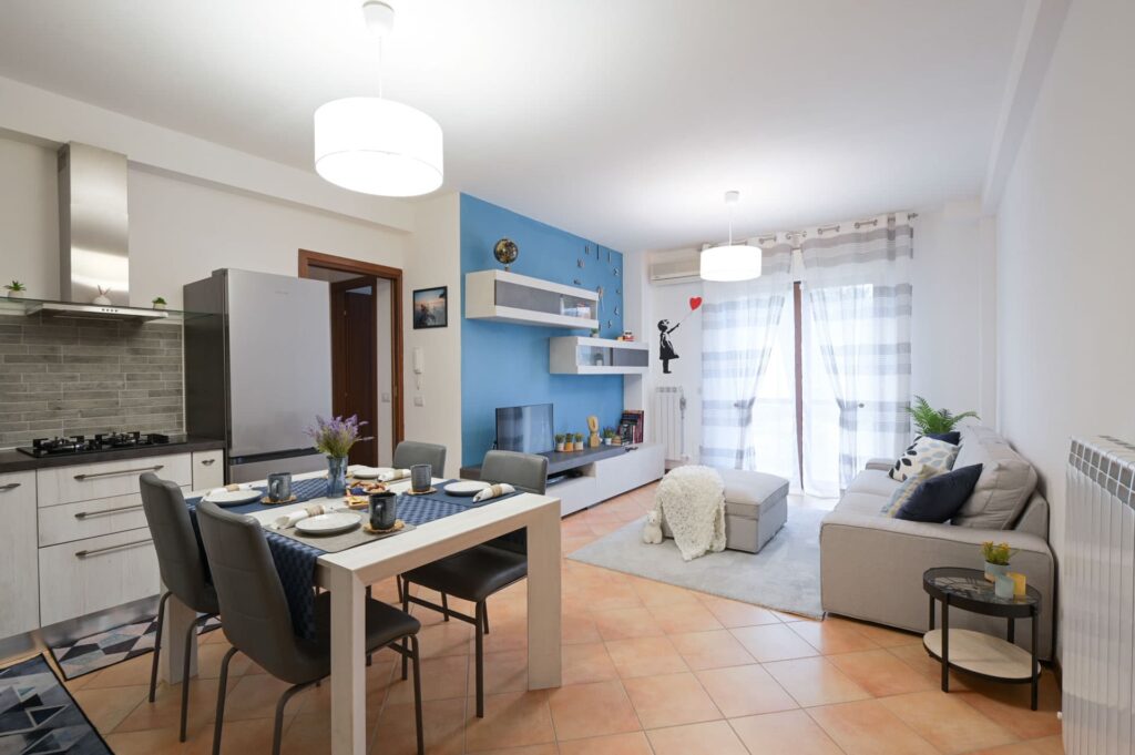 ampio salotto e cucina attrezzata casa vacanze umbria sul lago trasimeno