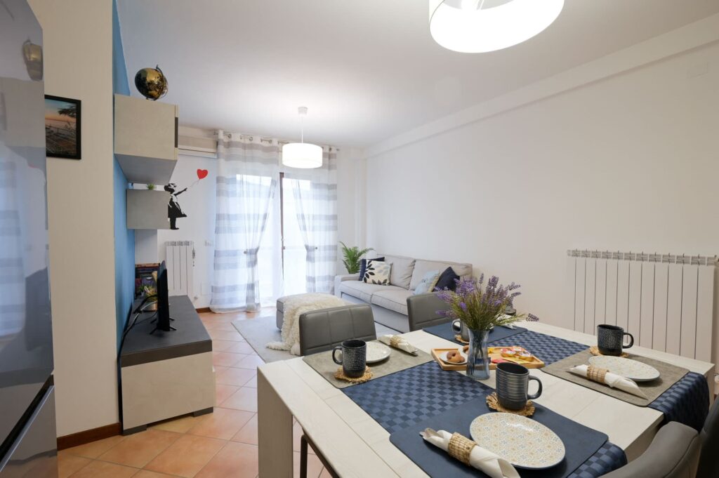 ampio salotto e cucina attrezzata casa vacanze umbria sul lago trasimeno