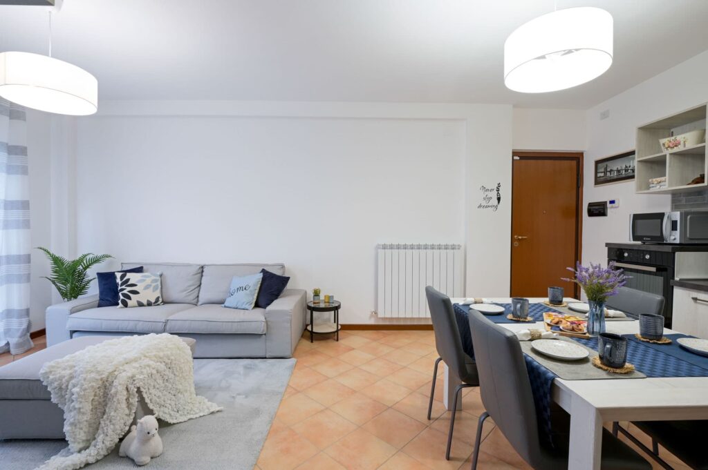 ampio salotto e cucina attrezzata casa vacanze umbria